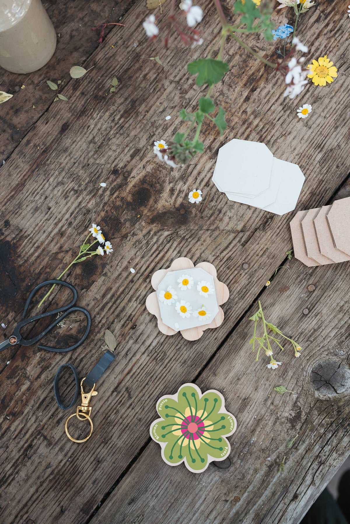 Keyring Flower Press - Greens & Yellows