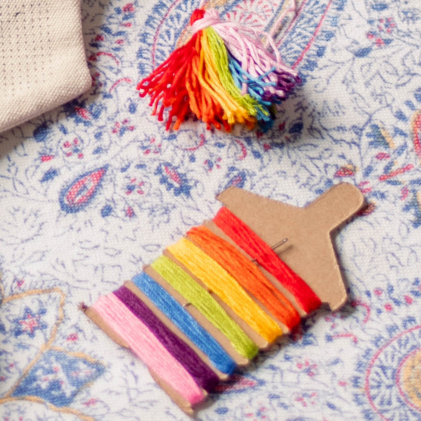 Rainbow Threads - Embroidery needle & thread set