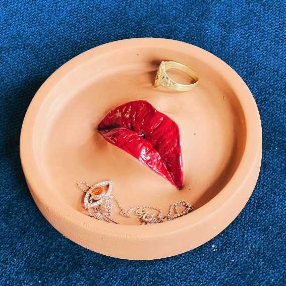 Kiss Me Incense Burner: Chestnut