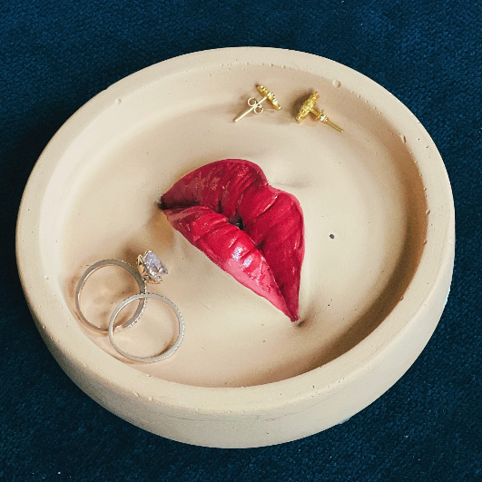 Kiss Me Incense Burner: Fair